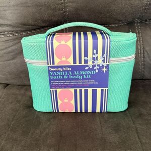 Beauty Bliss‎ Vanilla Almond Bath & Body Kit with Carrying Case